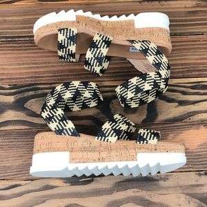Steve Madden Women’s Wedge Sandal NWT Platform Tan